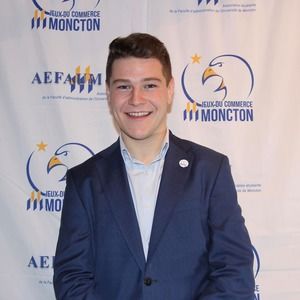 Meet your Posher, Alexis